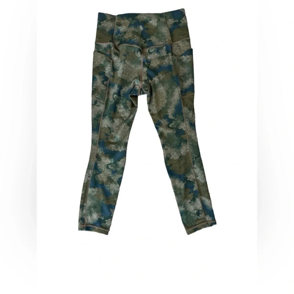 Athleta Breathable, UPF Rated, Quick Dry Camo Print 7/8” Leggings, Size Medium - Picture 7 of 9